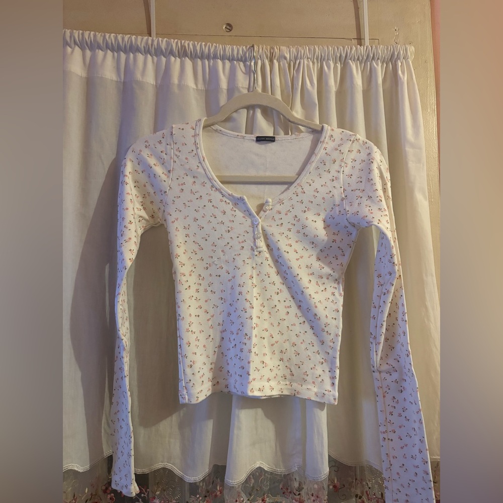Brandy Melville White Floral Long Sleeve Tee